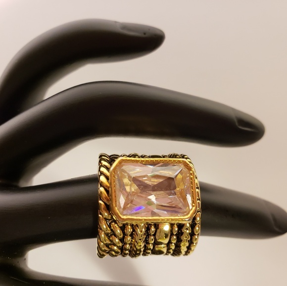 Huge Emerald Cut Crystal Goldtone Rope Ring - Picture 1 of 5